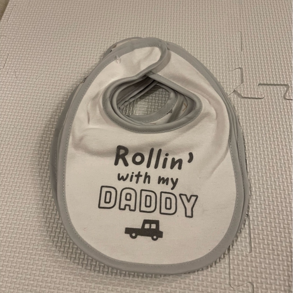 Pack of baby bibs